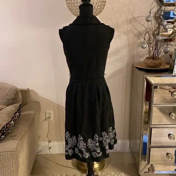 knee length dresses for ladies Oscar de la Renta Linen Dress – Teddy's Closet main image 0